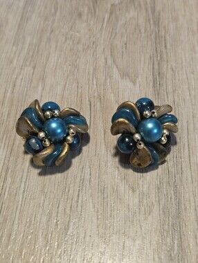 Vintage Mid-century Cluster Clip-on Earrings Hong Kong